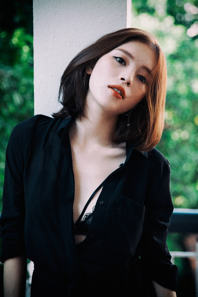 男人把坤放到了女生的坤里